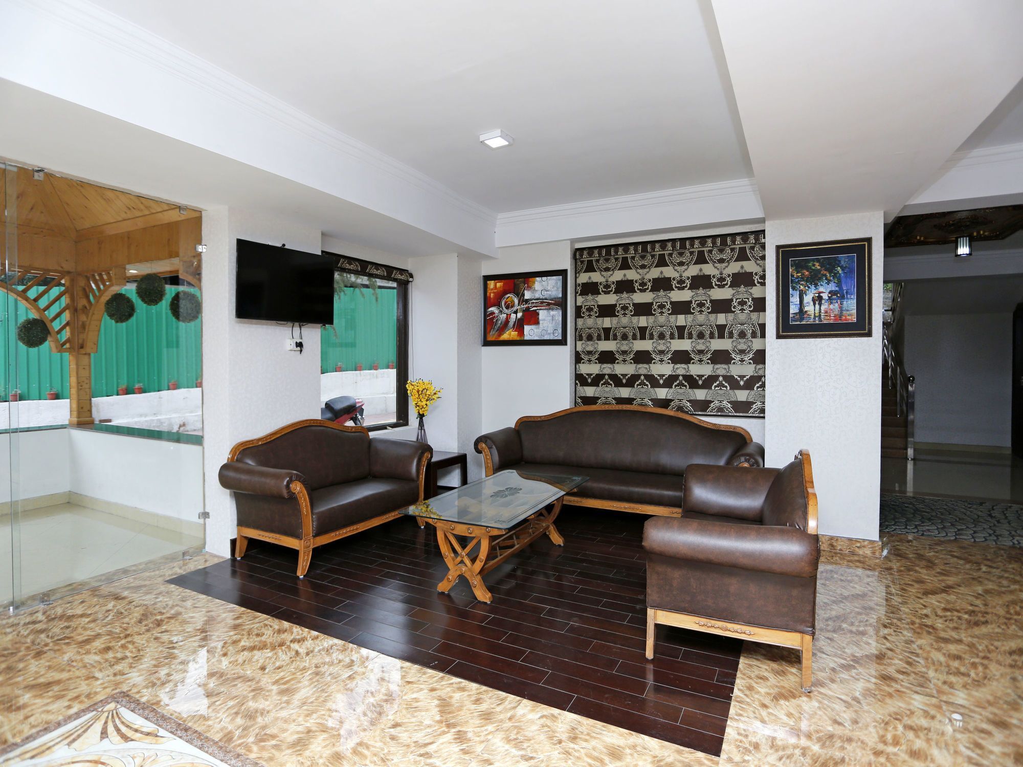 Hotel Oyo 9101 Shoghi Eco Valley 2*