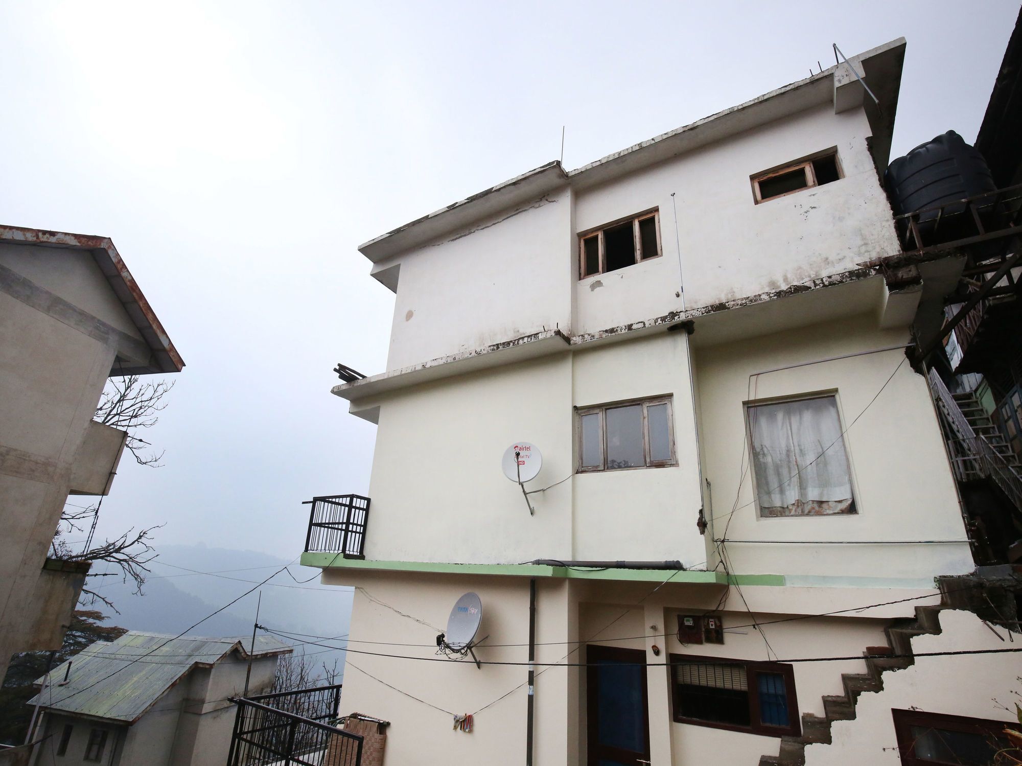 Oyo 10869 2bhk Kaithu Hotel Shimla