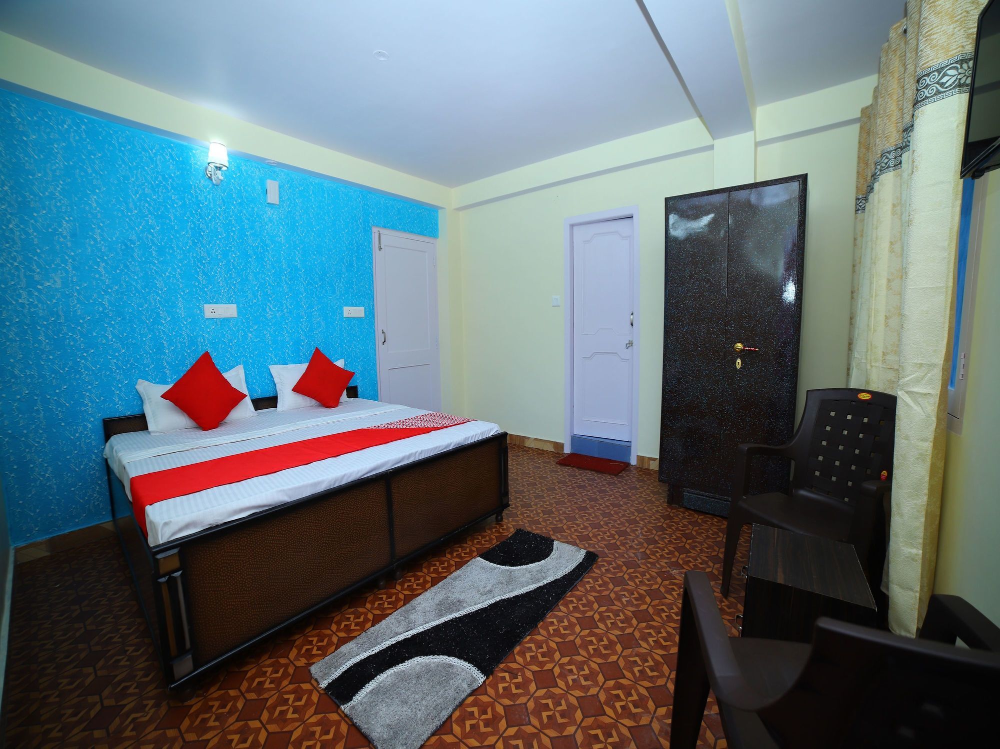 Oyo 13149 Hill View Bharari Hotel 2*