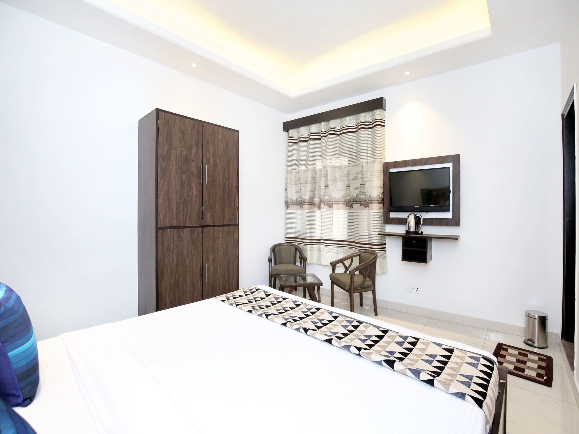 Hotel Oyo 13307 Modern Shoghi