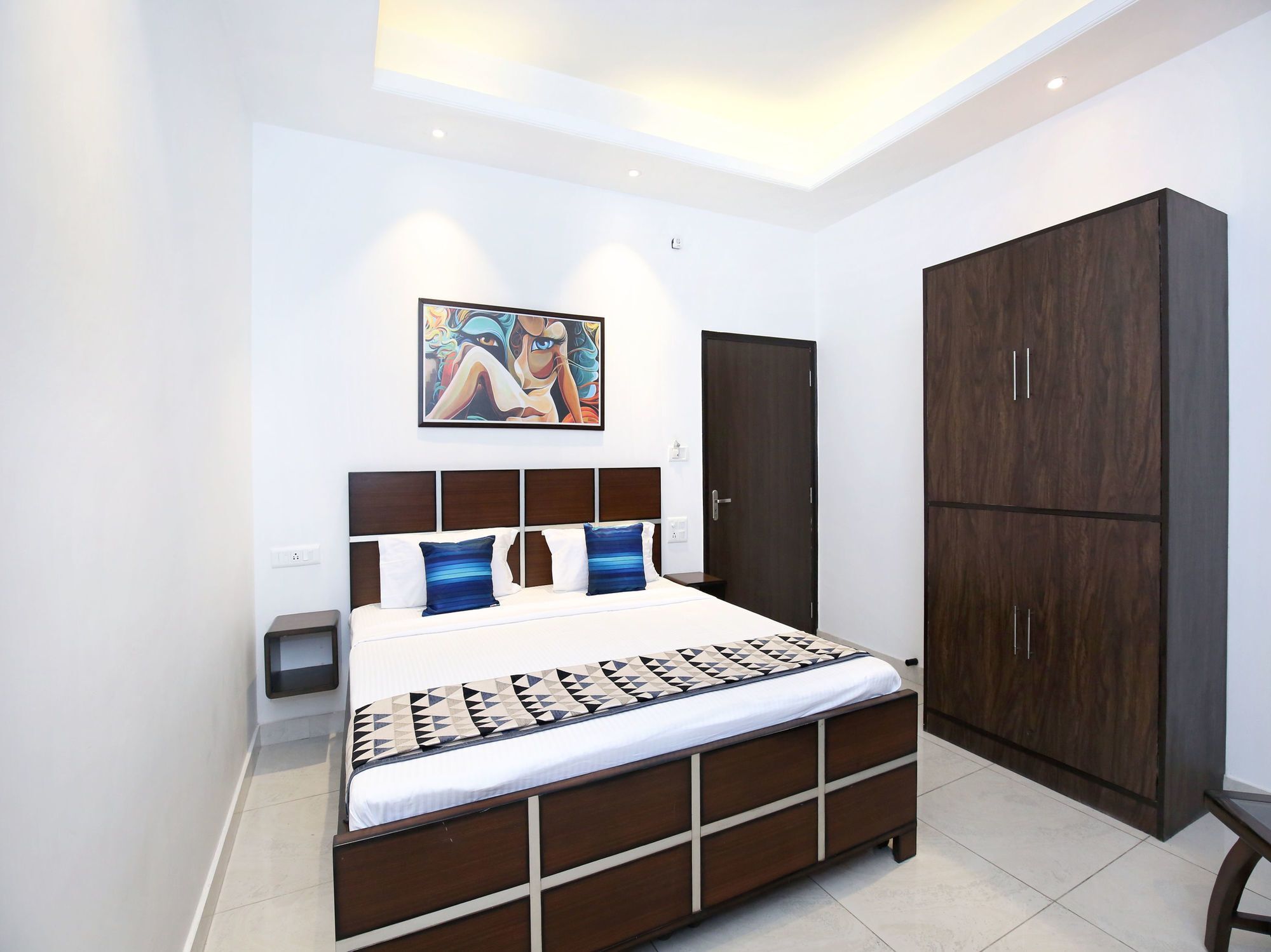 Oyo 13307 Modern Shoghi Hotel 2*