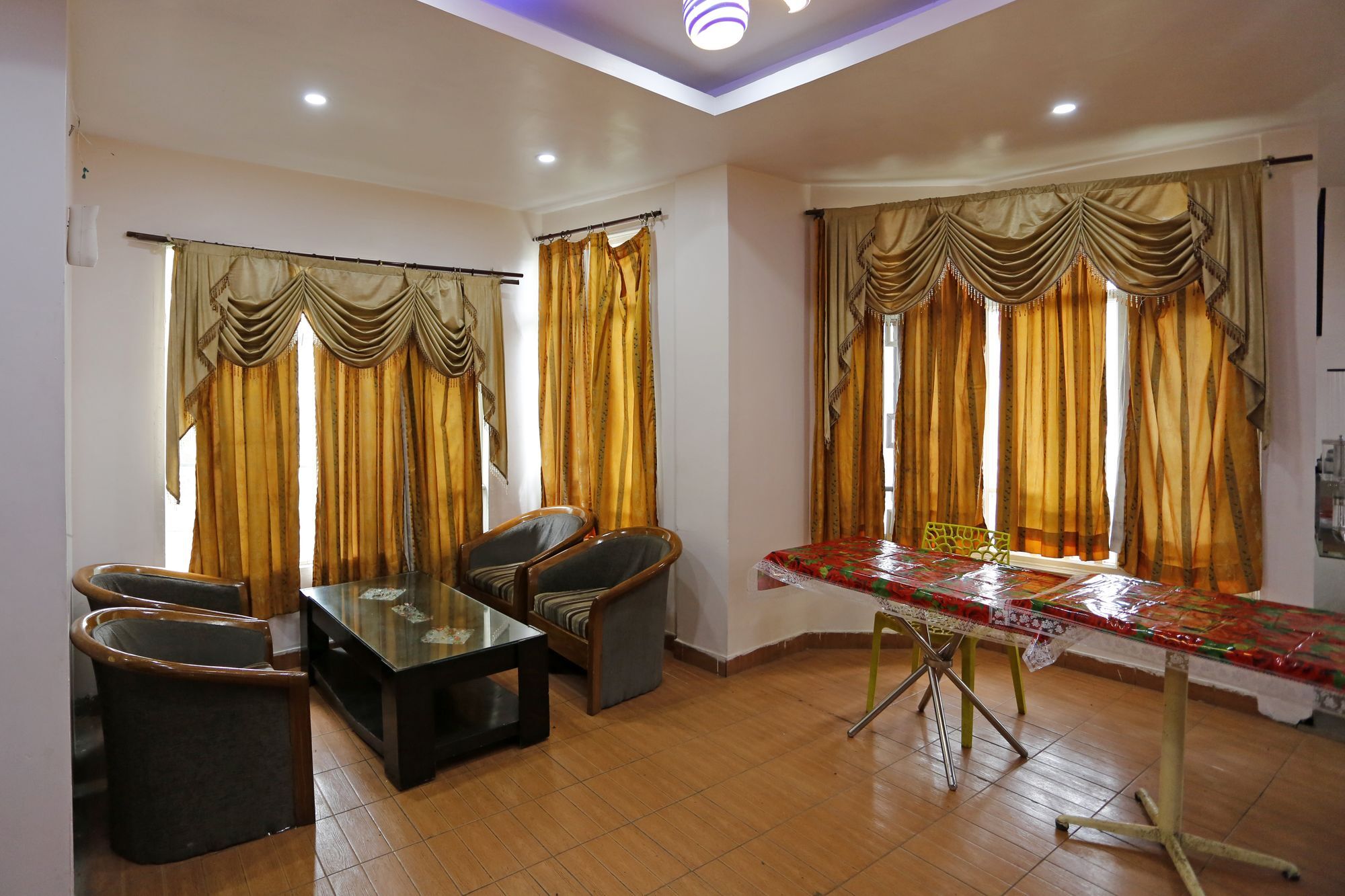 Hotel Oyo 099 Near Victory Tunnel 3*