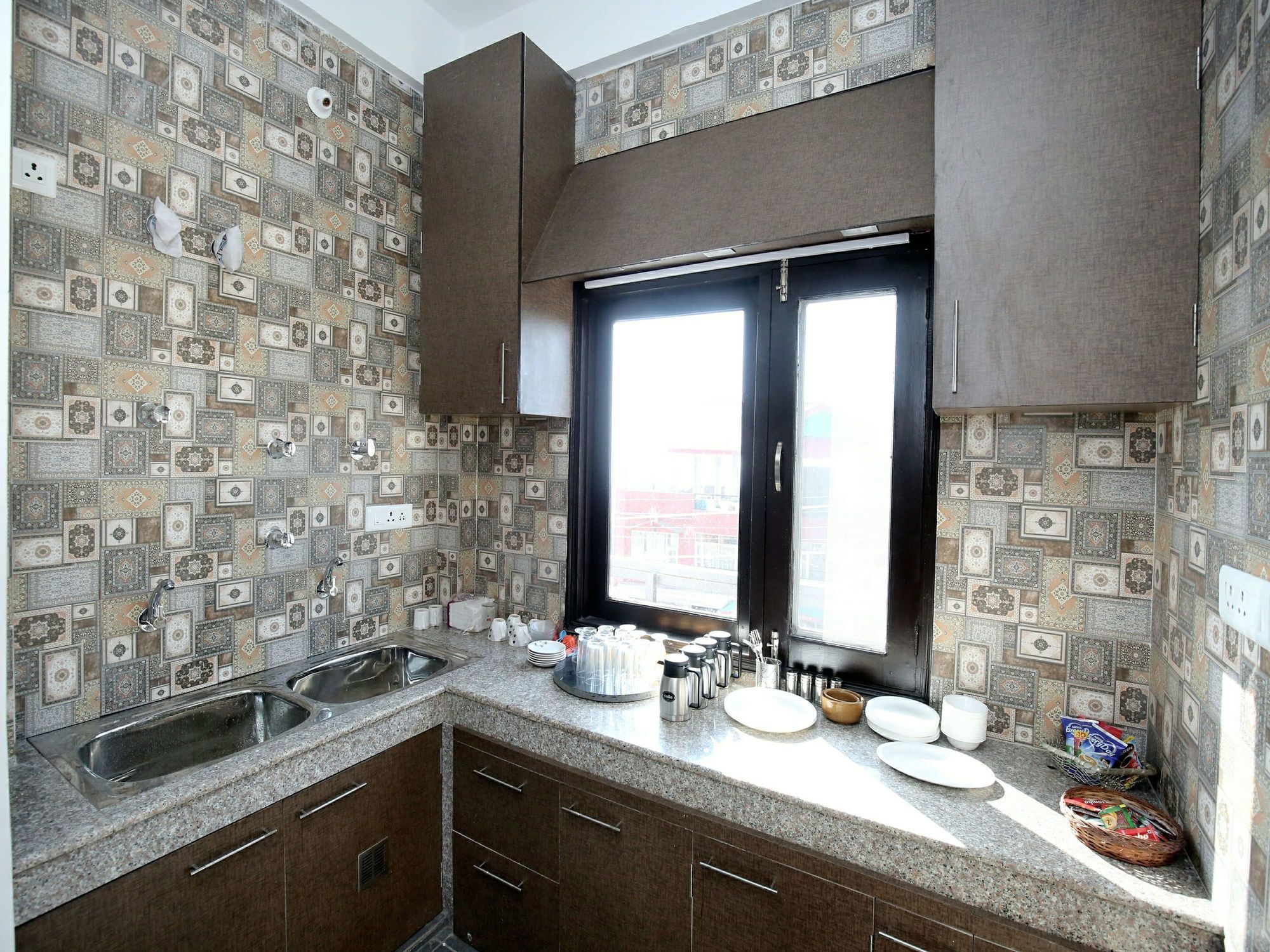 Oyo 13307 Modern Shoghi 2*