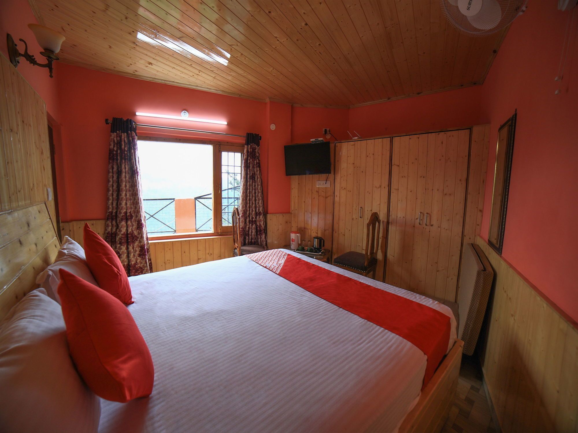 Hotel Oyo 17002 Apple House Shimla