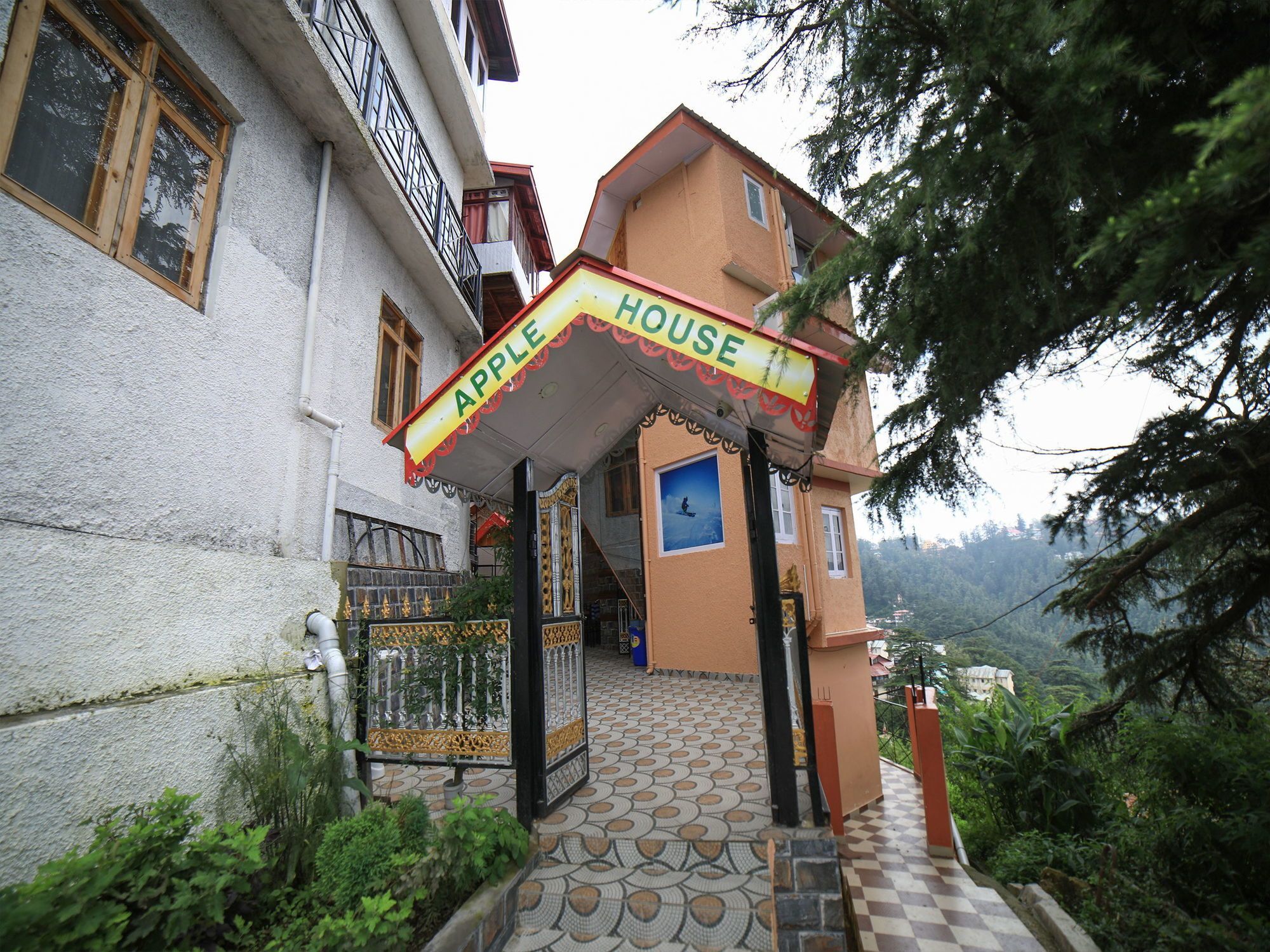 Oyo 17002 Apple House Hotel Shimla