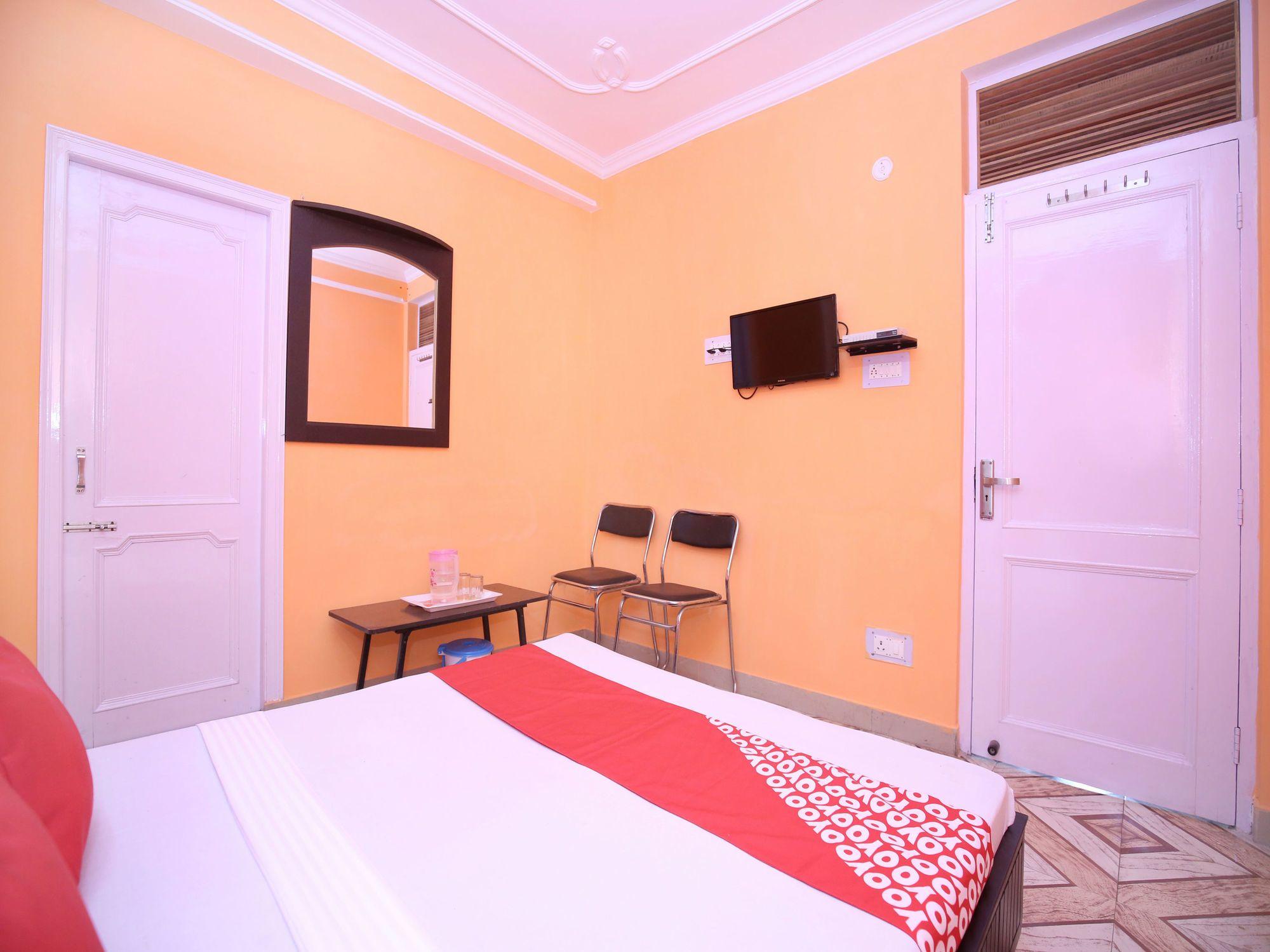 Oyo 13041 Serene 2bhk Bharari Hotel 3*