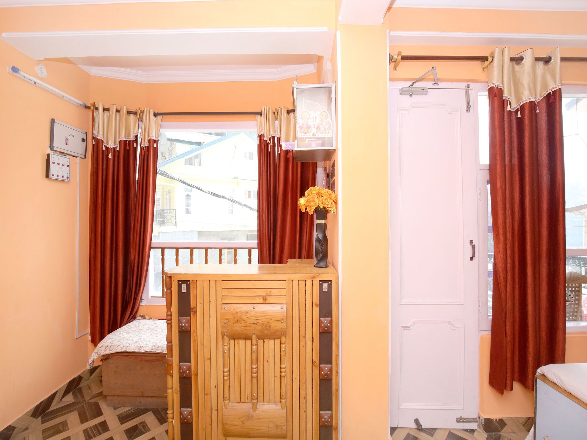 Oyo 13041 Serene 2bhk Bharari Hotel