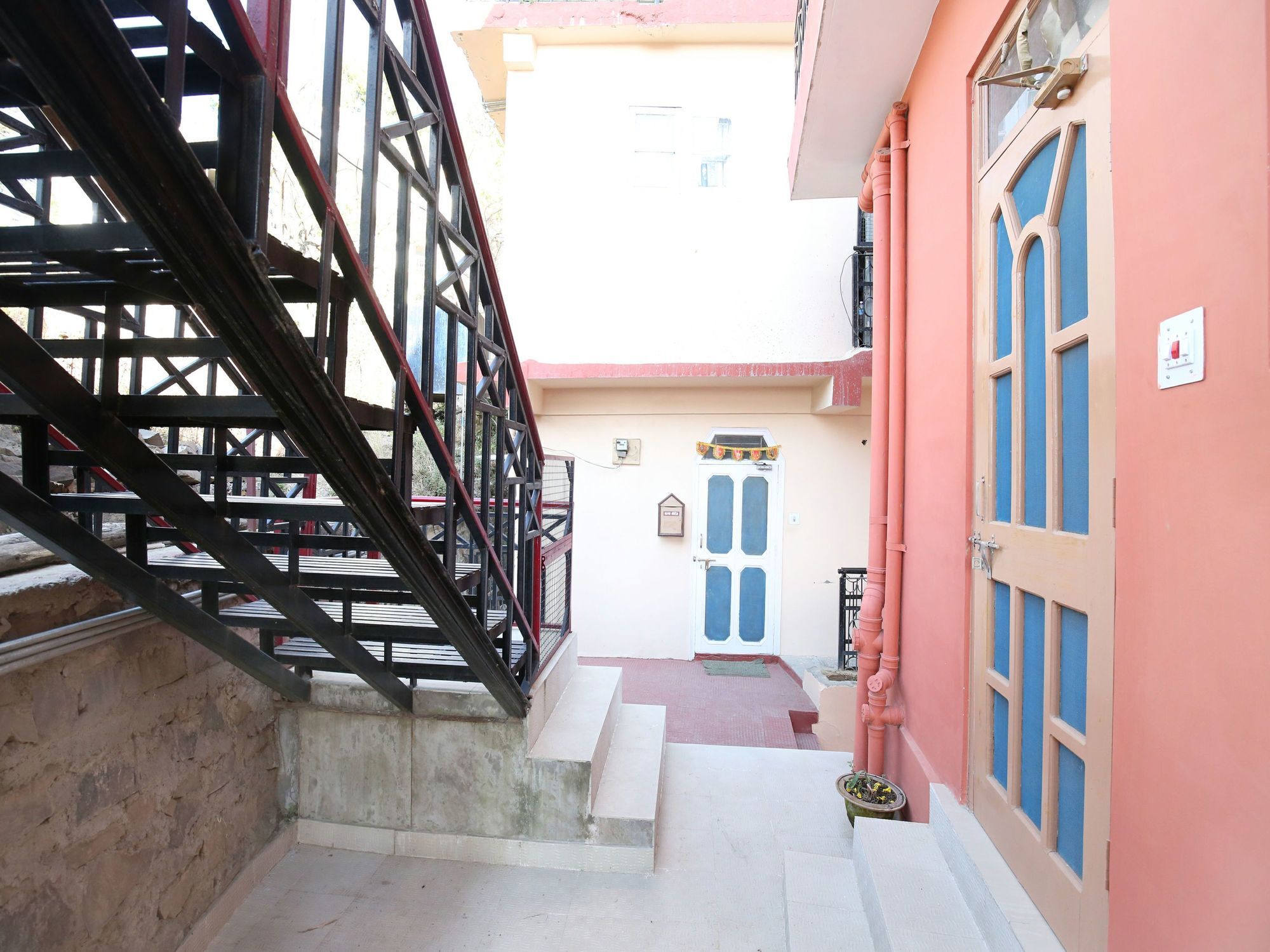 Oyo 12718 1bhk View Apartment *
