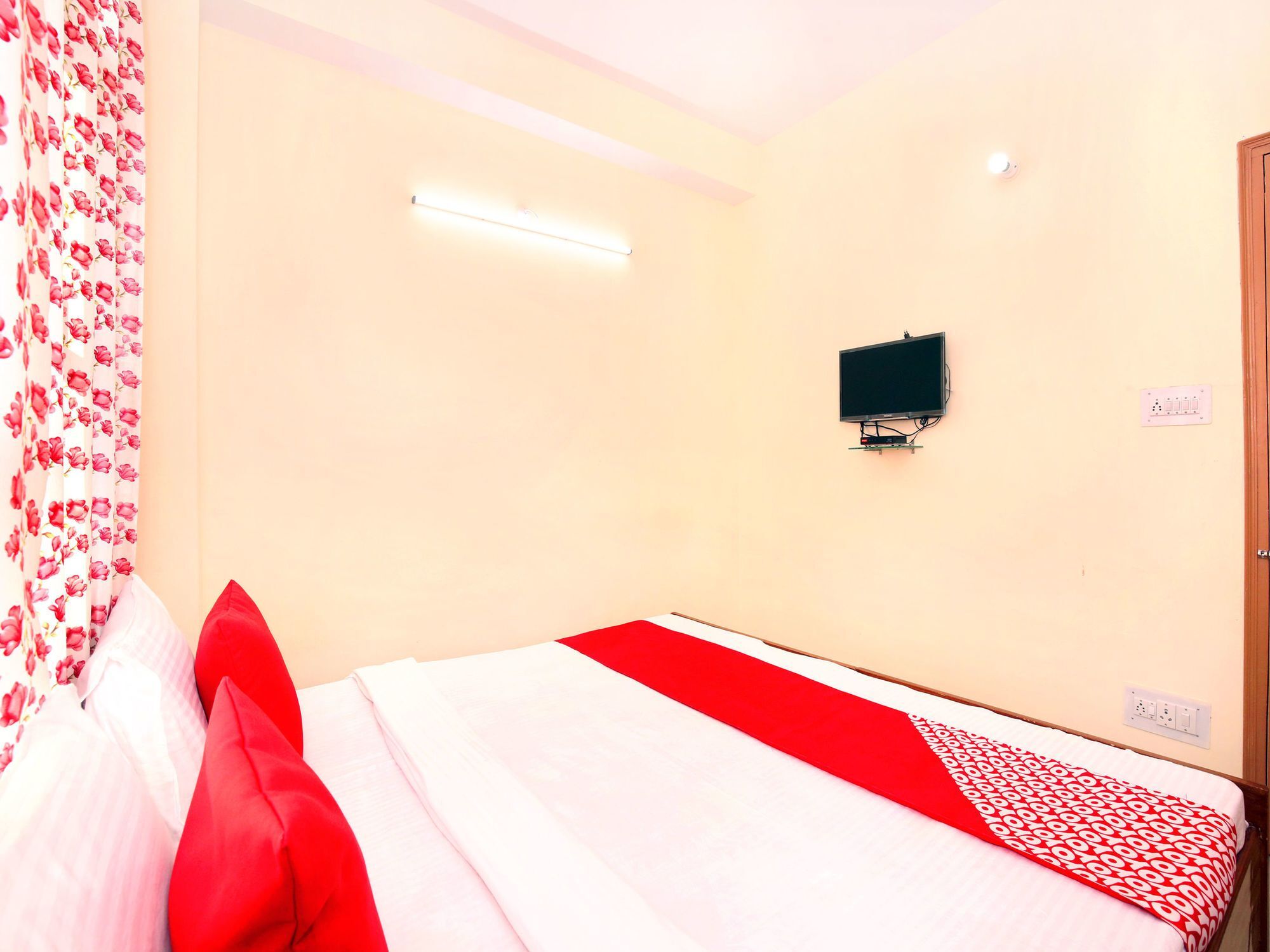 Oyo 12718 1bhk View Apartment *