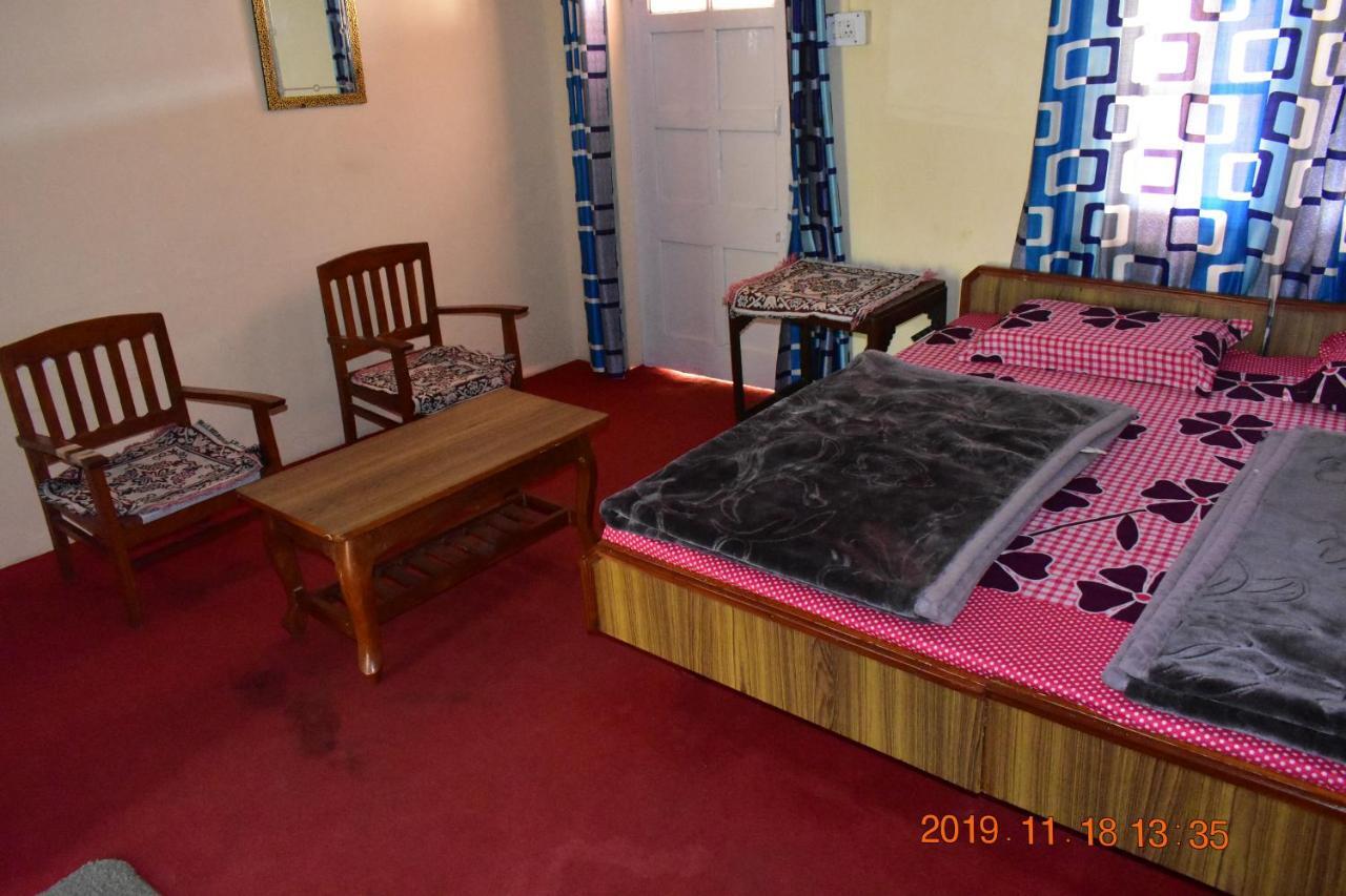 Paras Homestay *