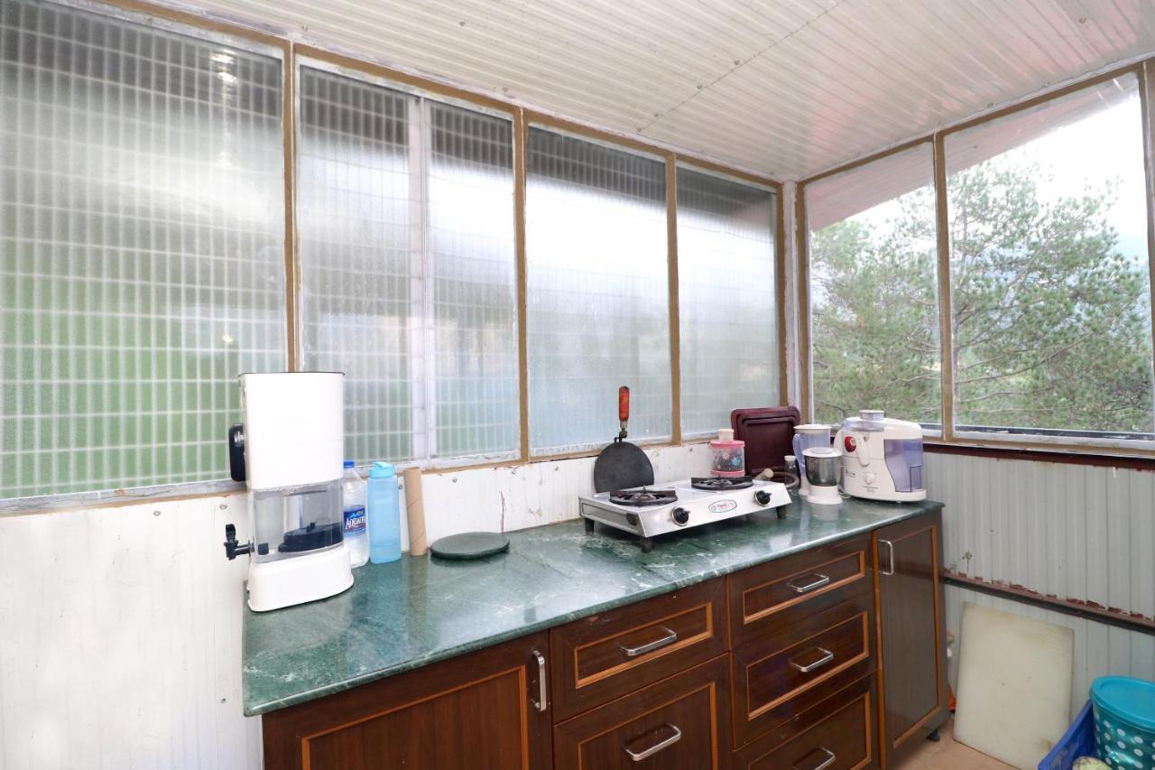 Valley View 2bhk Abode Near Isbt, Tutikandi *
