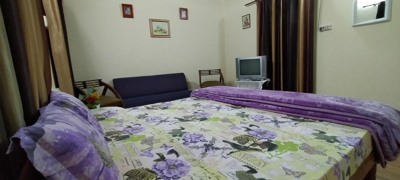 Paras Homestay *