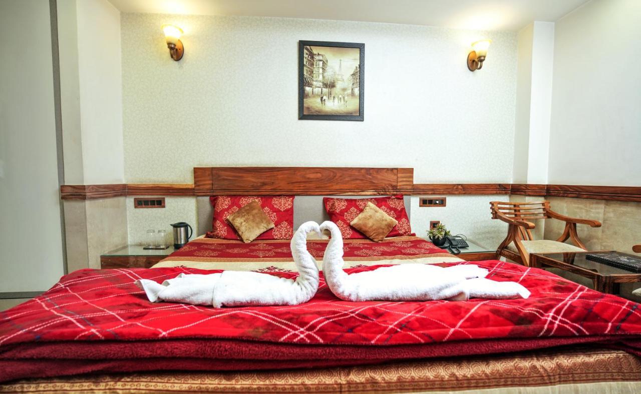 Mayur Bar And Restaurant 2*