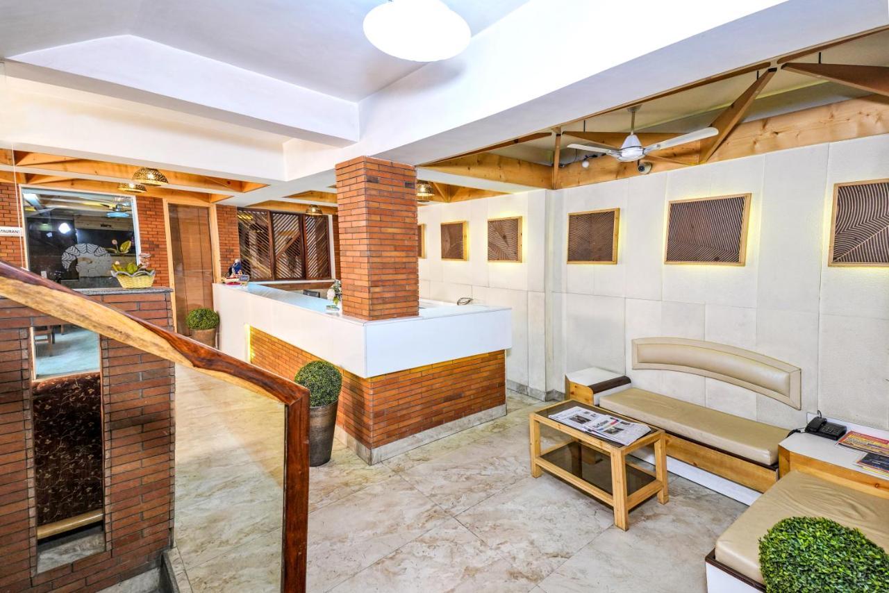 Hotel Mayur Bar And Restaurant 2*