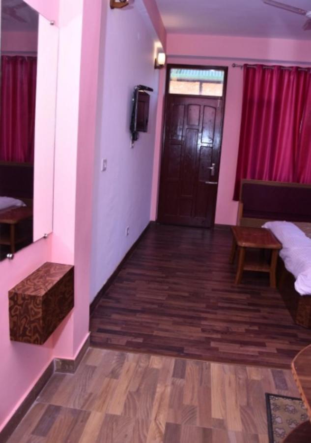 Whistling Alpines Hotel Shimla