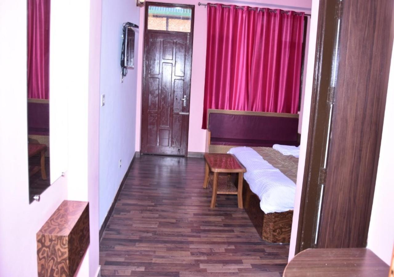 Whistling Alpines Hotel Shimla