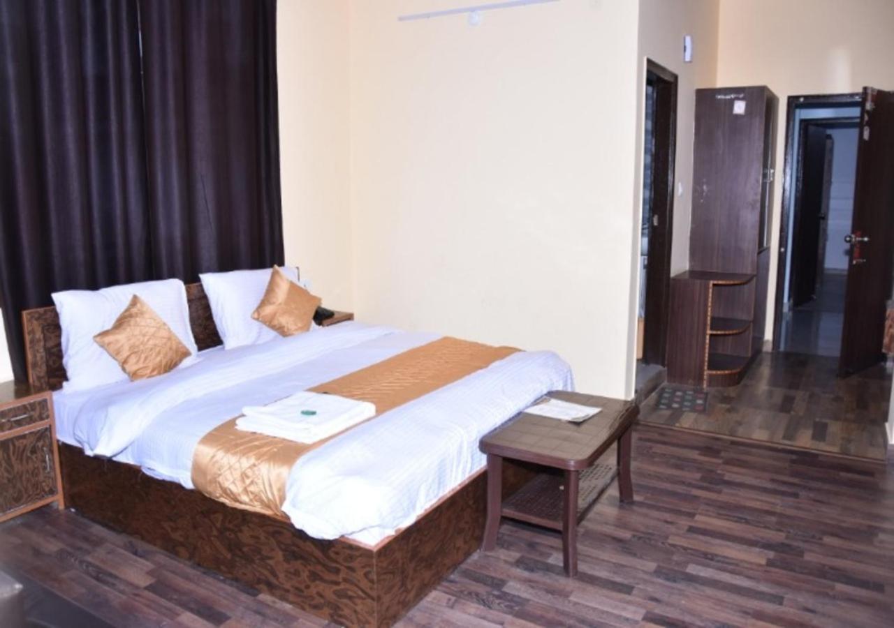 Hotel Whistling Alpines Shimla
